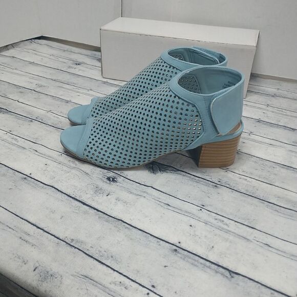 J. Adams Maddie Booties Women SZ 6.5 Peep Toe Low Block Heel Hook & Loop Strap. - Picture 12 of 13